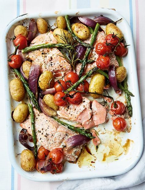 Veggies Ideas, Salmon Tray Bake, Seafood Casserole Recipes, Tray Bake, Fish Recipe, Easy Entertaining, Baked Fish, Fish Dishes, Delicious Healthy Recipes