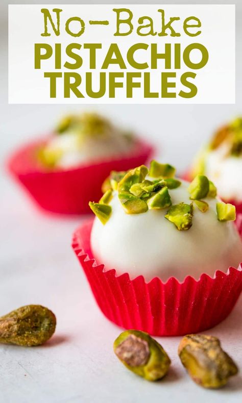 White Chocolate Pistachio Truffles, Chocolatier Recipes, Pistachio Truffles, Easy Food Gifts, Nuts Recipes, Quick And Easy Food, No Bake Truffles, Truffle Recipe Easy, Truffle Recipes