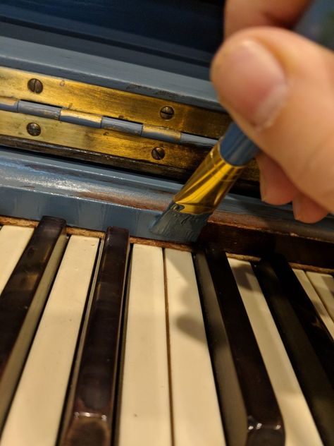 How To Paint An Old Upright Piano | House&Canvas DIY Blog Piano Remodel, Fancy Piano, Piano Refinishing, Refinish Piano, Paint A Piano, Piano Styling, Repurposed Pianos, Paint Piano, Piano Room Decor