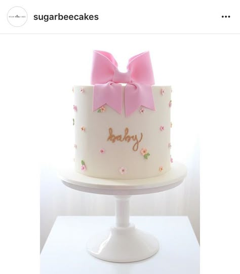 Pregnant Cake Ideas, Pregnancy Cake Ideas, Baby Shower Pasta, Fairytale Baby Shower, Pink Baby Shower Cake, Pregnant Cake, 1st Birthday Girl Decorations, Pastel Baby Shower