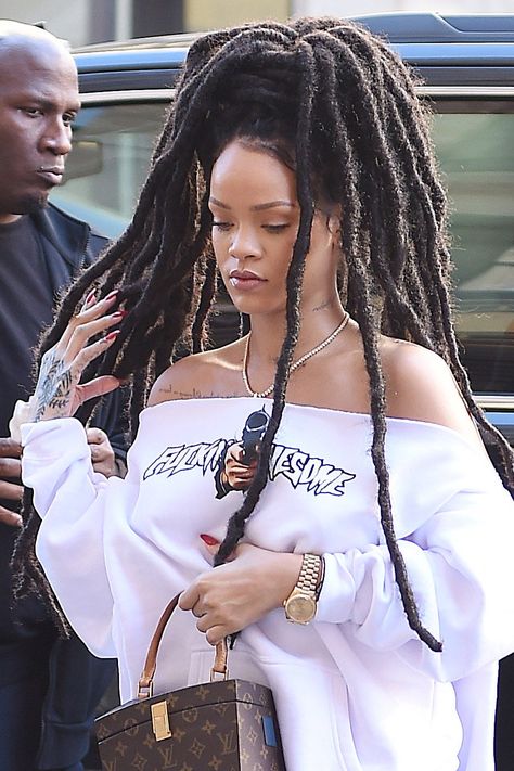 Rih's Lush Locs Rihanna Faux Locs, Rihanna Dreadlocks, Arabic Hairstyles, Rihanna Hairstyles, Natural African American Hairstyles, Faux Locs Hairstyles, Cornrow Hairstyles, African Braids, Locs Hairstyles