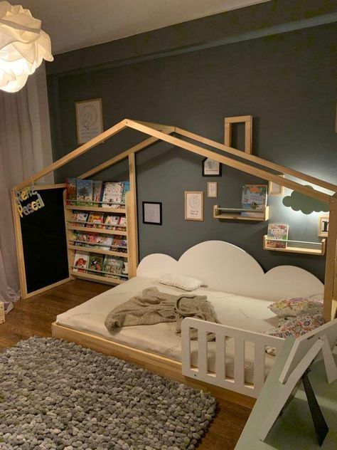 Camera Montessori, Home Decor Ideas Bedroom, Toddler Boy Room Decor, Decor Ideas Bedroom, Baby Boy Room Decor, Kids Bedroom Inspiration, Toddler Room Decor, Toddler Boys Room, Baby Room Inspiration