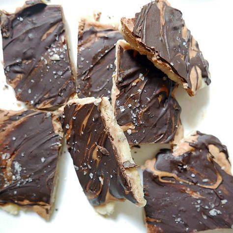 Frozen PB & chocolate banana bark | Recipes | WW USA Bark Healthy, Peanut And Chocolate, Peanut Butter Bark, Banana Bark, Raisin Muffins, Powdered Peanut Butter, Frozen Yogurt Bark, Banana Bars, Yogurt Bark