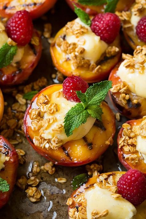 Grilled Peaches Recipe, Honey Granola, Grilled Fruit, Grilled Peaches, Peach Recipe, Cooking Classy, Snacks Für Party, Fruit Desserts, Fruit Recipes