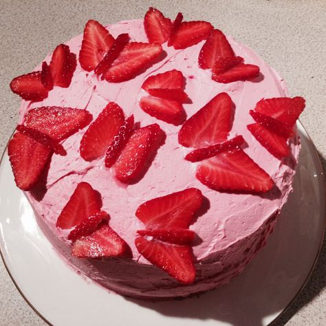 Strawberry butterfly birthday cake Strawberry Butterfly Cake, Star Cake Aesthetic, Strawberry Butterflies, Strawberry Cake Aesthetic, Butterfly Cake Ideas, Strawberry Butterfly, Butterfly Birthday Cake, Sweet 13, Butterfly Birthday Cakes