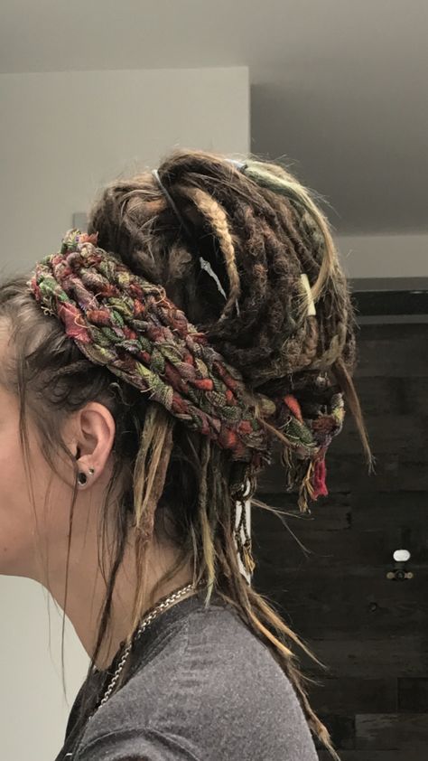 Cute Dreadlocks Hairstyles, White Girl Dreads, Rasta Dreads, Dreadlocks Hairstyles, Dreadlocks Girl, Dreads Hairstyles, Blonde Dreads, Dreadlock Styles, Hippie Hair