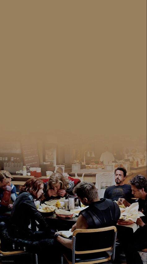 Shawarma Scene Avengers Eating Shawarma, Avengers Eating, Kapten Marvel, Avengers Humor, Grand Prince, Avengers Quotes, Avengers Pictures, Avengers Imagines, Marvel Background