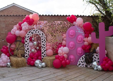 BALLOON DECOR AND EVENT STYLING | WILDER THAN THE WEST🤠🪩🌵💗🐄✨ Had so much fun creating this disco cowgirl look✨ - - - - - @shimmerandconfetti @theeventcollectivex… | Instagram Country Birthday Party, Cowgirl Decor, Rodeo Party, Country Birthday, Western Birthday, Rodeo Birthday, Cowgirl Birthday Party, Cowgirl Look, Disco Cowgirl