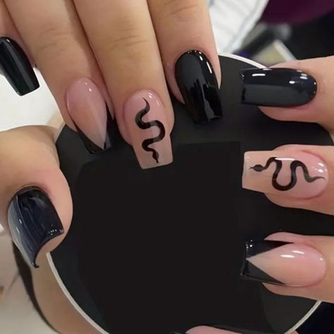 Press on nails College Nails, Seasonal Nails, Black Nail Designs, Nail Swag, Halloween Nail Art, Fall Nail Designs, Artificial Nails, Square Nails, Acrylic Nail Designs