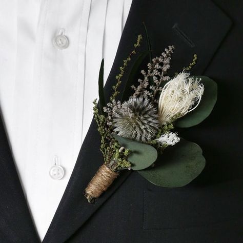 Dark Green Wedding Theme Flowers, Dark Green Boutonniere, Woodsy Boutonniere, Bouteneire Groom, Grooms Flowers Boutonniere, White Buttonhole, White Rose Corsage, Green Boutonniere, Pocket Boutonniere