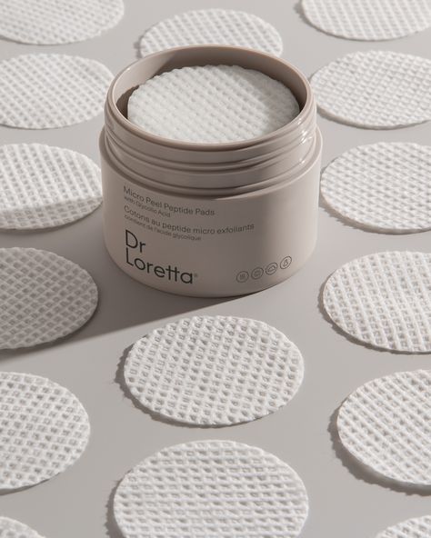 Give yourself a mini facial with our Micro Peel Peptide Pads. Featuring 10% glycolic acid, these small but mighty wipes gently exfoliate dead cell buildup and minimize pore appearance. What truly sets these micro peel pads apart is their ultra-low pH (3.5!) which means more efficacy for you. Balanced with firming peptides and soothing botanicals, you’ll experience a bright and smooth result. With this unique blend of exfoliation and skin hydration, you’re bound to feel like the best version of y Glycolic Peel, Exfoliating Pads, Peel Pads, Mini Facial, Exfoliating Cleanser, Skin Hydration, Alpha Hydroxy Acid, Minimize Pores, Glycolic Acid