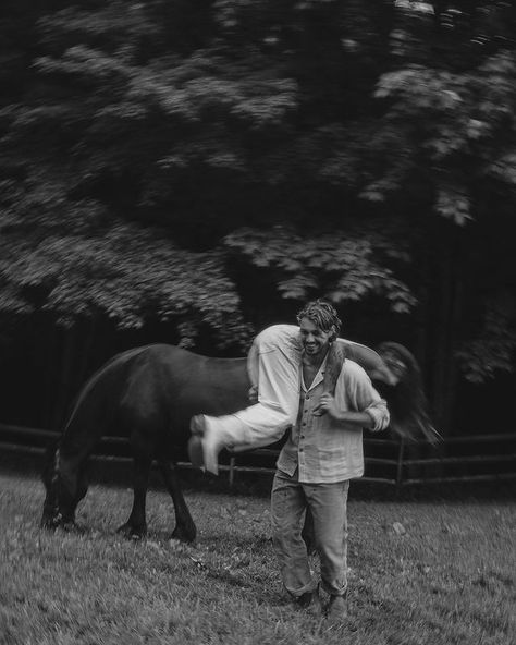 Horse Couple Pictures, Horseback Riding Proposal, New Wife Aesthetic, Western Relationship Aesthetic, Ranch Life Aesthetic Couple, Western Inspired Photoshoot Couple, Horseback Wedding Photos, Couples Shoot With Horses, Horseback Riding Photoshoot