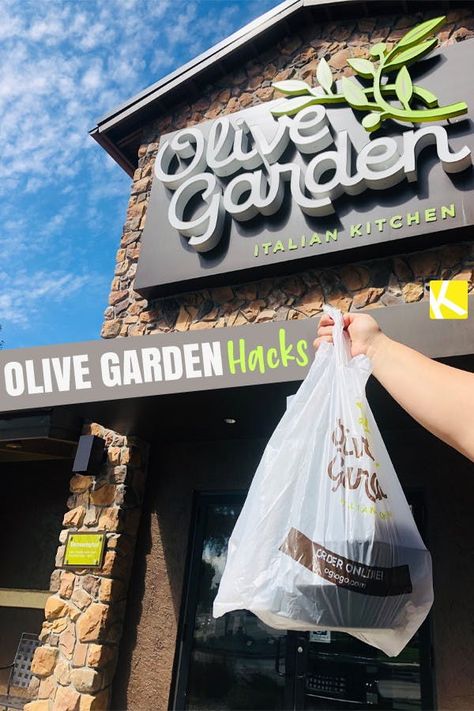 Olive Garden Hacks: 24 Secrets Straight from Your Server Olive Garden Gift Card, Restaurant Hacks, Garden App, Savings Hacks, Garden Soup, Restaurant Tips, Italian Feast, Olive Garden Recipes, Expired Food