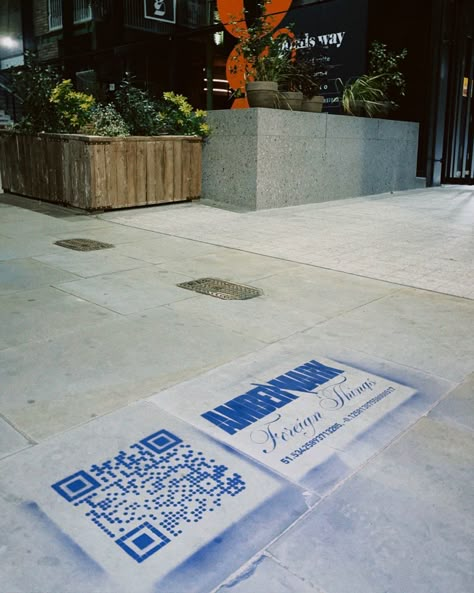 Guirella Marketing, Street Activation, Qr Code Marketing, Street Branding, Guerilla Marketing Examples, Amber Mark, Brand Activation Ideas, Marketing Activations, Cafe Sign