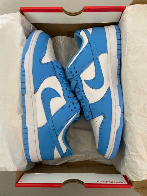 Nike Dunks University Blue, Nike Dunk Low University Blue, Sneakers Smart Casual, Dunk Low University Blue, Blue Dunks, Nike Fashion Shoes, Jordan Shoes Girls, Fashion Shoes Heels, Pretty Shoes Sneakers