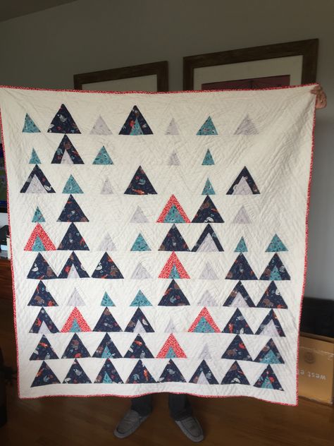 Suzy Quilts Mod Mountain quilt in holiday prints. Mod Mountains Quilt, Mountain Quilt Pattern, Mountain Quilt, Wedding Quilts, Suzy Quilts, Wall Hanging Quilt, Mountain Quilts, Quilted Wall Hangings, Holiday Prints