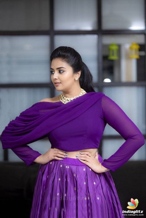 Sreemukhi Lehenga Blouse Designs, Elegant Blouse Designs, Indian Gowns Dresses, Unique Blouse Designs, Skirt And Top, Designer Party Wear Dresses, Stylish Party Dresses, Trendy Blouse Designs, Party Wear Indian Dresses