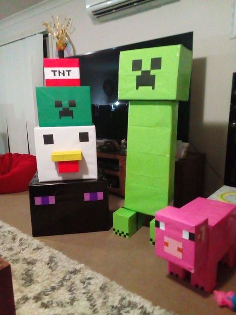 Minecraft Party Ideas Diy, Diy Minecraft Backdrop, Minecraft Boxes Diy, Minecraft Trunk Or Treat, Minecraft Halloween Ideas, Diy Minecraft Decorations, Minecraft Birthday Decorations, Diy Minecraft Birthday Party, Minecraft Bday