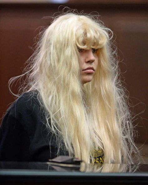 Amanda Bynes Arrested After Throwing Bong Out Midtown Window [Updated] Bad Wigs, Long Blonde Wig, How To Wear A Wig, Amanda Bynes, Wig Making, Costume Wigs, Blonde Wig, Celebrity Hairstyles, Bad Hair