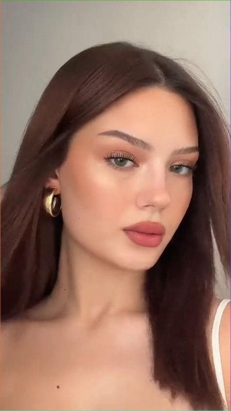 Makeup Teenager, Teenage Makeup, Flawless Makeup Tutorial, Makeup Tutorial Easy, Quick Makeup Routine, Simple Makeup Look, Latte Makeup, Quick Makeup Tutorial, Everyday Eye Makeup