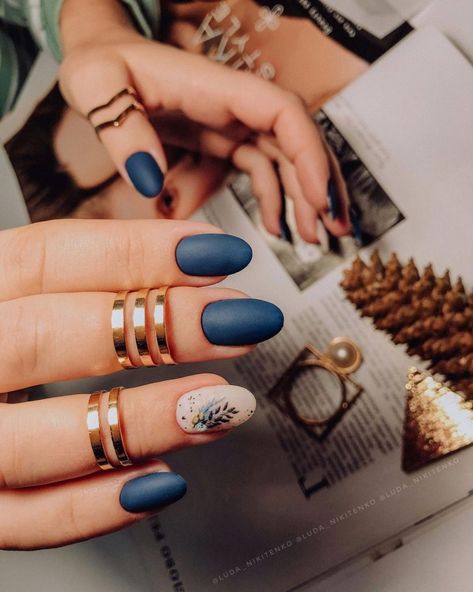 Short Almond Gel Nails Fall, Royal Blue Fall Nails, Blue And Nude Nail Designs, Beige And Blue Nails, Fall Navy Nails, Matte Blue Nails Design, Dark Blue Fall Nails, Blue Fall Nails Designs, Matte Navy Blue Nails