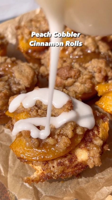 🍑PEACH COBBLER CINNAMON ROLLS🍑 • Juicy peaches baked into cinnamon rolls. These sweet, sticky, bites of heaven are so quick to throw together!! Peach season is coming and this is the best dessert to use with peaches !! Honestly I just love how low effort these are 🫶🏽 RECIPE BELOW ⬇️ • Peach Cobbler Cinnamon Rolls👩🏽‍🍳 🍑You need 1 can of premade cinnamon rolls (8ct) Softened butter to grease your muffin tin 🍑Press cinnamon roll dough into buttered muffin tin. • Peach Mixture👩🏽‍🍳 🍑1 ca Peach Cobbler Cinnabites, Peach Cobbler Cinnamon Rolls Recipe, Cinnamon Rolls With Peaches, Cinnamon Roll Peach Cobbler, Dessert Cobbler, Peaches Baked, Peach Cobbler Cinnamon Rolls, Refrigerator Biscuits, Breads Recipes