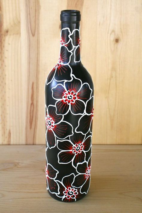 Black Box Painting Ideas, Brown Bottle Art, Vintage Wine Glass, Wine Bottle Vases, Hand Painted Wine Bottles, Watercolor Art Diy, Glass Art Pictures, Vase Black, Glass Bottle Diy