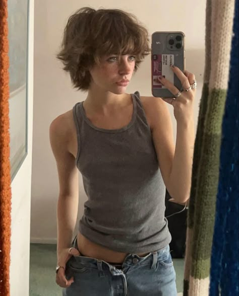 Hadley Nelson, Short Wolf Haircut, Throwback Photos, Wolf Haircut, Short Grunge Hair, Short Hair Tomboy, Hair Inspiration Short, Hair Stylies, Hair Reference