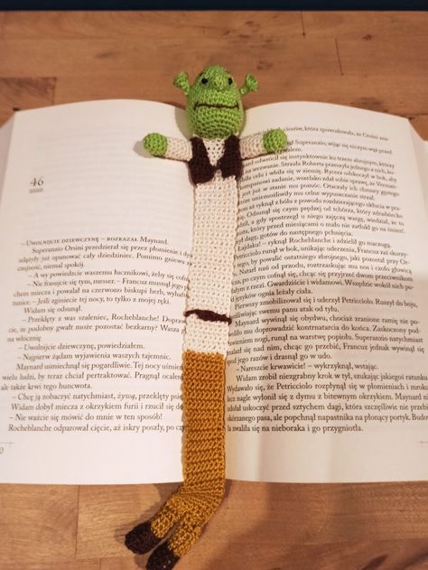 Crochet Frog Bookmark, Shrek Crochet, Crochet Shrek, Frog Bookmark, Crochet Bookmark, Crochet Shop, Beginner Crochet Projects, Bead Charms Diy, Crochet Bookmarks