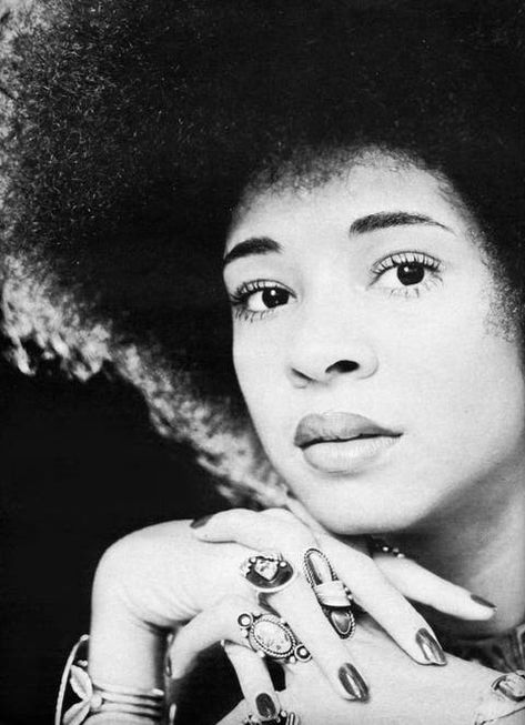 40 Stunning Photos of Betty Davis and Her Bold, Funky Style in the Late 1960s and ’70s ~ Vintage Everyday Betty Davis Singer, Miles Davis Poster, Funk And Soul, Writing Songs, Betty Davis, Durham North Carolina, Soul Singers, Vintage Black Glamour, Black Goddess