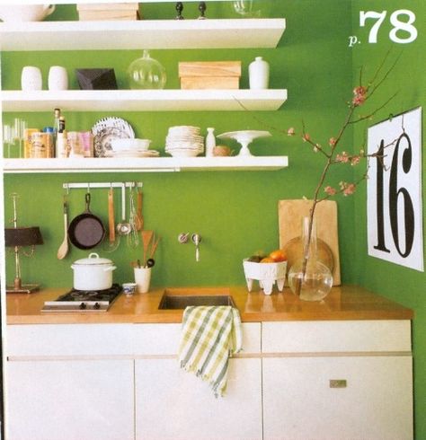 Domino Magazine via Domino Mag Files Flickr pool | bold, bright green walls + white open shelving + butcherblock counters + graphic art Kelly Green Kitchen, Green Kitchen Paint, Kitchen Color Green, Green Kitchen Walls, Eclectic Kitchen, Amazing Kitchen, Best Kitchen Designs, Green Home Decor, Green Walls