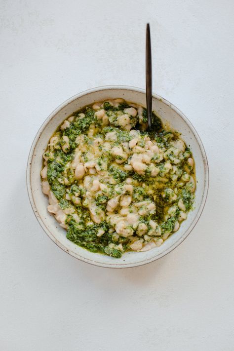 Creamy Beans with Herb Oil - Coco et sel Creamy Beans, Lima Bean Recipes, Blue Zones Recipes, White Bean Recipes, Herb Oil, Cooking Herbs, Nutrition Drinks, Vegetarian Entrees, Canned Beans