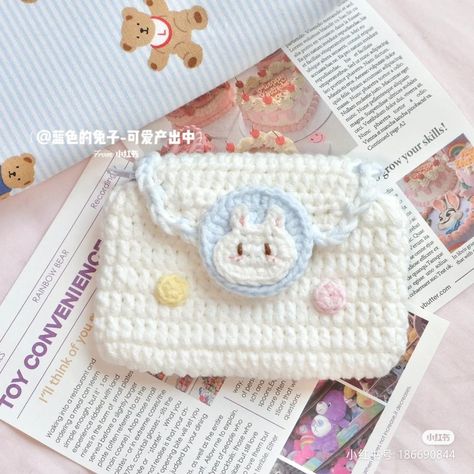 Cute Crochet Rabbit, Crochet Cute Wallet, White Crochet Ideas, Crochet Wallet Pattern, Wallet Crochet Pattern, Crochet Bag White, Wallet Crochet, Wallet Pattern Free, Rabbit Face