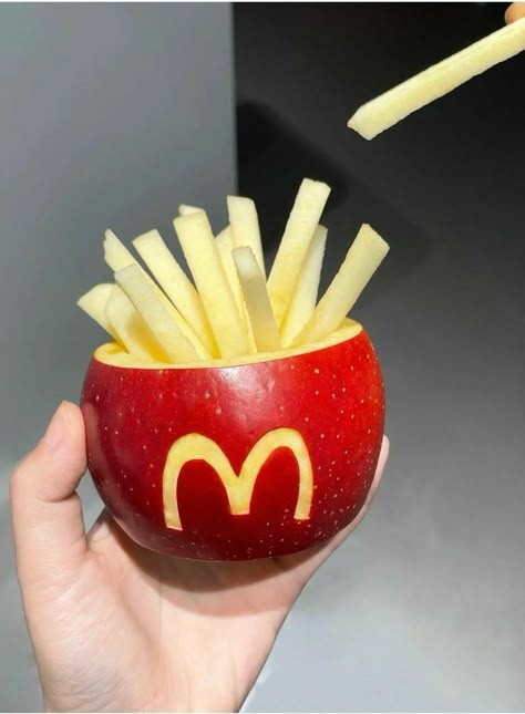 Decorações Com Comidas, Food Art For Kids, Amazing Food Decoration, Creative Food Art, Cute Snacks, Easy Food Art, Road Trip Essentials, Fun Kids Food, Bag Essentials