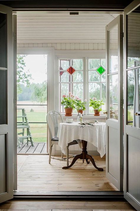 my scandinavian home: An Idyllic Swedish Country Home Swedish Village, Scandinavian Country Style, Swedish Countryside, Swedish Farmhouse, Swedish Interiors, Swedish Cottage, Sweden House, Pretty Cottage, Lakeside Cabin