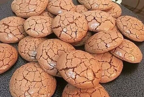 Shirini Gerdooee Recipe; Persian walnut Cookies Persian Walnut Cookies, Persian Cookies, Iranian Desserts, Walnut Cookies Recipe, Persian Sweets, Walnut Cookie Recipes, Persian Recipes, Middle Eastern Desserts, Walnut Bread