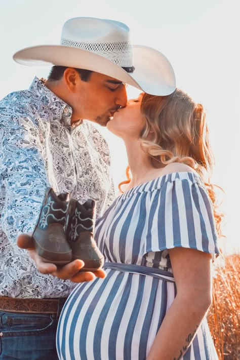 Cattle Couple Photoshoot, Goofy Maternity Pictures, Carhartt Maternity Photos, Maternity Pictures Cowboy Boots, Maternity Pictures With Cows, Outdoor Country Maternity Photos, Cowgirl Maternity Pictures, Maternity Photos Western, Western Theme Maternity Photos