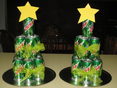 mt. dew tree or something. Funny gift for hubster. He he Mt Dew, Secret Santa Christmas Gifts, Santa Ideas, Secret Santa Gift Exchange, Couple Friends, He He, Merry Christmas Diy, Christmas Journal, Easy Christmas Gifts