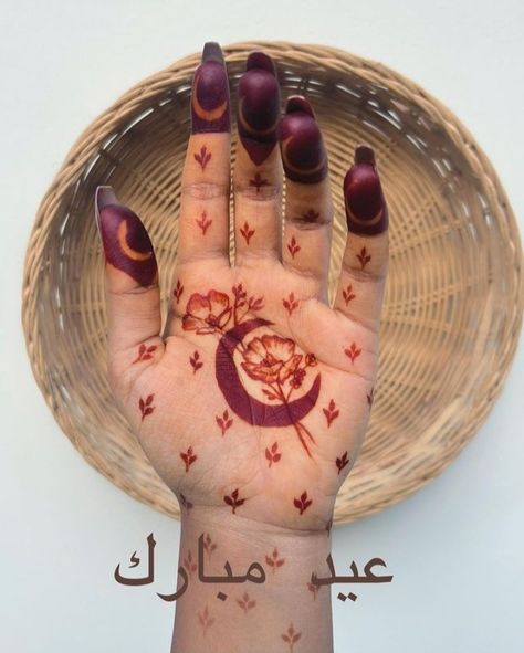 Heena Design Moon, Moon Mehendi Designs, Eid Henna Design, Minimal Henna, Mehandi Design For Hand, Mehandhi Designs, Modern Mehndi, Mehedi Design, Pretty Henna