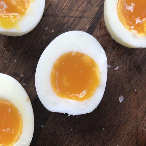 This easy, foolproof method results in soft-boiled eggs with set whites and jammy yolks every single time. Creative Egg Recipes, Jammy Eggs, Egg Nutrition Facts, Low Estrogen, Boiled Egg Diet, Soft Boiled Eggs, Egg Diet, How To Cook Rice, Boiled Egg