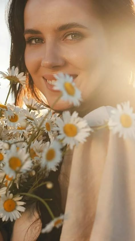 Portraits With Flowers, Bff Shoot, Best Feelings In The World, Whimsical Photography, The Best Feelings, Best Feelings, Arranging Flowers, Flower Photoshoot, Nature Photoshoot