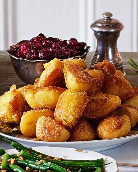 Truffled roast potatoes Making Roast Potatoes, Potato Ideas, Perfect Roast Potatoes, Good Roasts, Veg Dishes, Roast Potatoes, Truffle Oil, Sunday Roast, Lamb Recipes