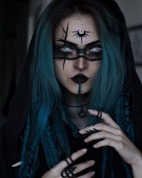 Dark Fairy Makeup, Viking Makeup, Witchy Makeup, Makeup Witch, Demon Makeup, Halloween Makeup Witch, Halloweenský Makeup, Make Up Halloween, Creepy Halloween Makeup