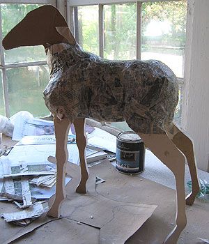 Torso with First Layer of Paper Mache Paper Mache Horse, Diy Paper Mache, Paper Mache Projects, Paper Mache Animals, Paper Mache Clay, Paper Mache Sculpture, Paper Mache Art, Paper Mache Crafts, Cardboard Art