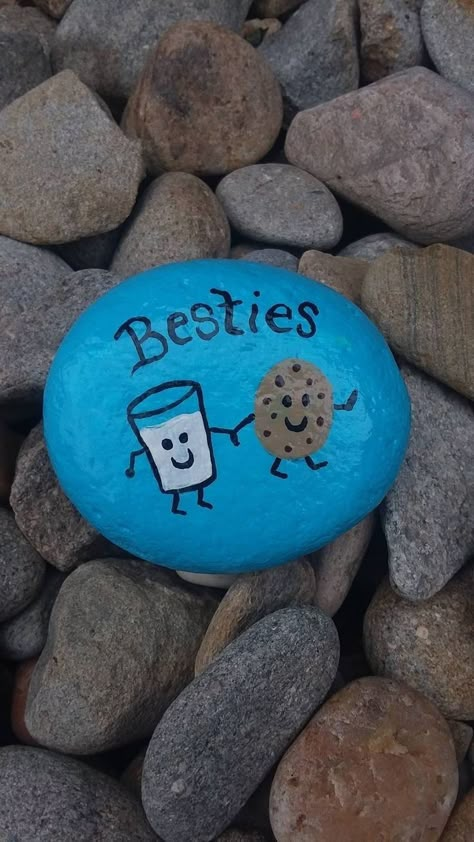 Rock Painting Ideas Best Friends, Cute Rock Drawing, Cute Paintings To Do With Friends, Painting Ideas For Rocks, Unique Gift For Best Friend, Best Friend Rock Painting Ideas, Painting Ideas Rocks, Painting Rocks Aesthetic, Square Rock Painting Ideas