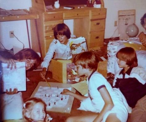 90s Dungeons And Dragons, Nerd Kid, Rpg Table, Life Moves Pretty Fast, Candid Photography, Summer Camp, Roleplaying Game, Old Pictures, Games To Play