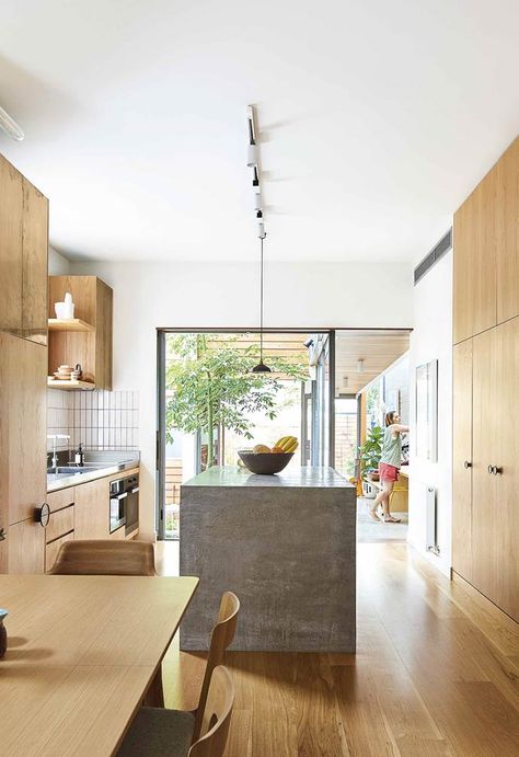 A clever redesign of a Victorian terrace has flooded the home with light while opening it up to the streetscape to connect this family to their community. Small Terraced House Interior, Terrace House Kitchen, Bath House Ideas, Terraced House Interior, Terrace Kitchen, Victorian Terrace House, Victorian Terrace, Timber Cladding, Modern Cabin