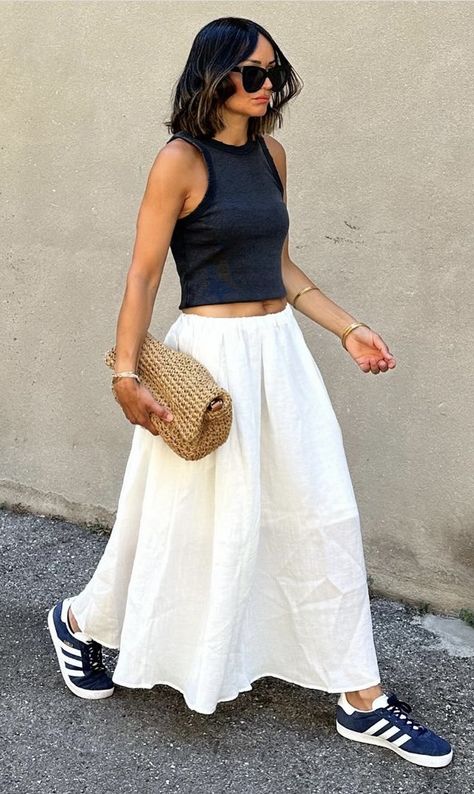 Long Flowy Skirt Outfits, Summer Dress With Sneakers, Long Flowy Skirt Outfit, Skirt And Sneakers Outfit, Adidas Special, Long Black Skirt, Long Summer Dress, Long Flowy Skirt, Skirt And Sneakers