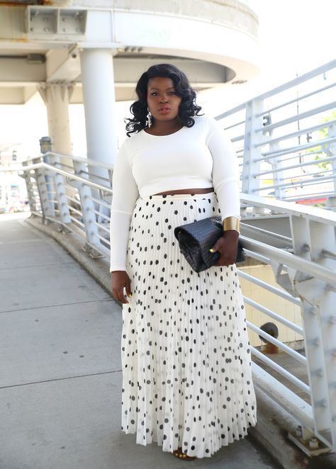 Summer Style: Polka Dot Maxi & CropTop Look Plus Size, Maxi Skirt Outfits, Wear Crop Top, Outfit Jeans, Mode Casual, Plus Size Fashion For Women, Mode Inspo, Curvy Girl Fashion, Maxi Skirts