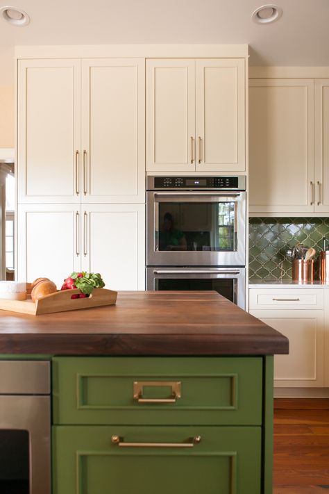 Indigo Point - Transitional - Kitchen - Charleston - by Haven Interior Design LLC | Houzz UK Kitchen With Beige Cabinets, Green Backsplash, Beige Cabinets, Backsplash Ideas, Transitional Kitchen, Backsplash, Charleston, Kitchen Remodel, Kitchen Design